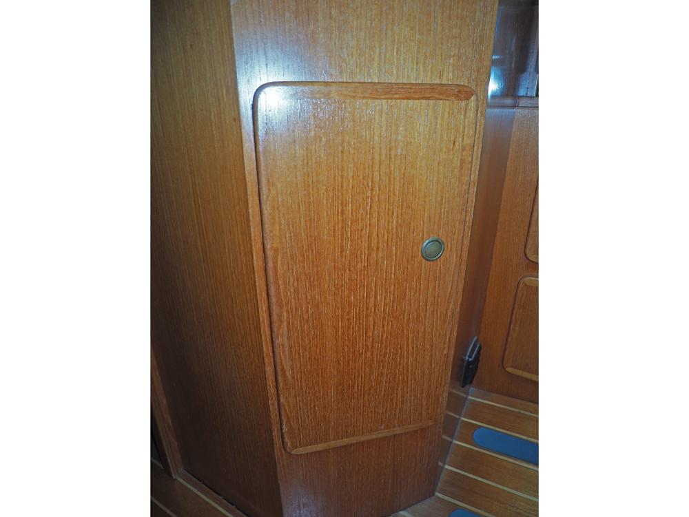 Saloon, Accommodation